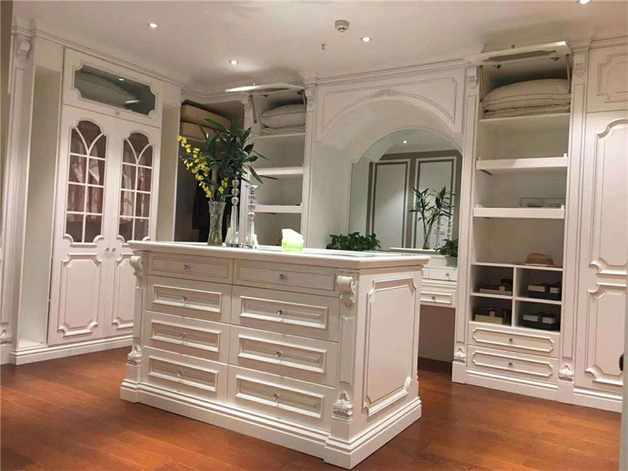 定制衣柜多少錢??jī)r(jià)格怎么算?(圖1) 定制衣柜多少錢??jī)r(jià)格怎么算?(圖1)